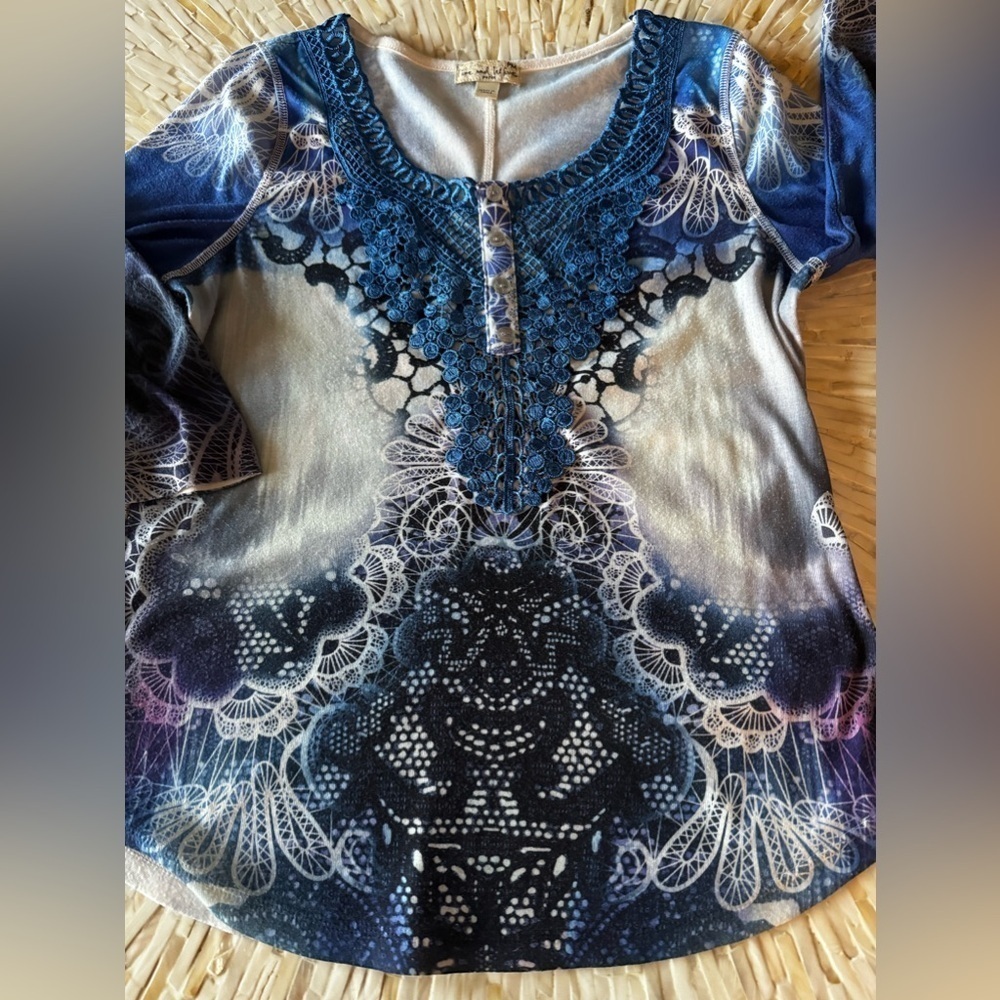 Live and let Live blue pattern casual top - Picture 17 of 17